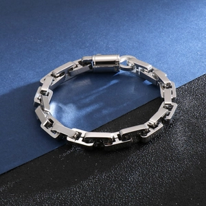 Detailed macro view of the silver cuban link chain bracelet with cylindrical clasp