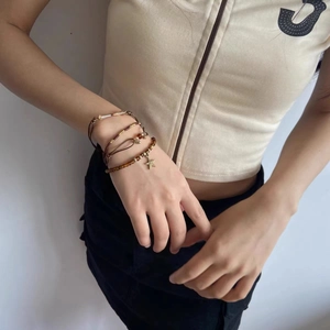 Bracelet multi-rangs bohème en perles marron et bronze avec pendentif en forme d'étoile