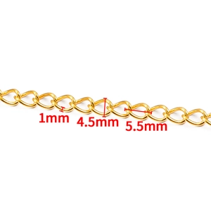Macro detail of golden stainless steel curb chain links with precise 1mm thickness dimensions