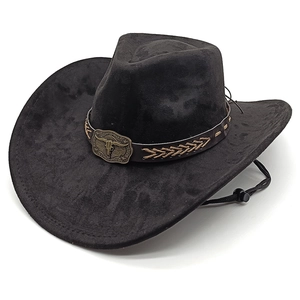 Detail eines schwarzen Wildleder-Cowboyhuts mit Lederband und Bullenkopf-Metallschnalle