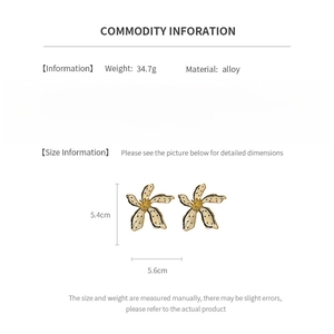 Infographic showing alloy flower earrings with weight 34.7g and size 5.6cm details