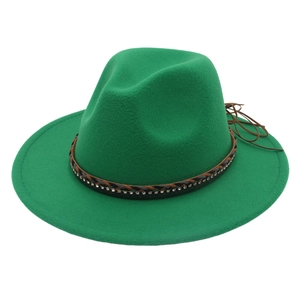 Cappello fedora in feltro verde con fascia intrecciata etnica e dettagli in strass