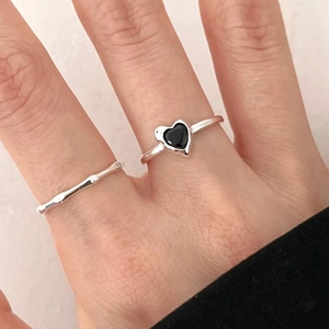 Close-up of 925 sterling silver bamboo joint ring and black heart set on hand