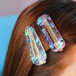 Pinzas para el pelo de resina brillante con formas rectangulares y de gota en modelo