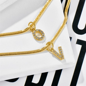 Fashionable 14k gold-plated snake chain necklaces with zircon-encrusted O and V letter pendants