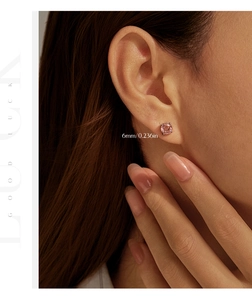 Vue détaillée d'une boucle d'oreille rose de 6mm avec dimensions et coupe de haute qualité