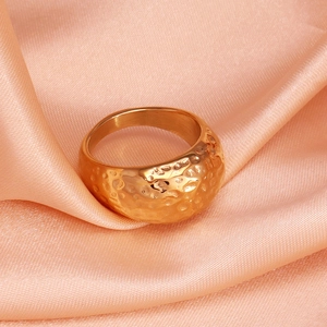 Textured 18K gold-plated stainless steel ring with moon surface hammer pattern design