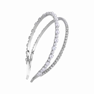Serre-tête argenté double épaisseur orné de perles élégantes et strass brillants sur blanc