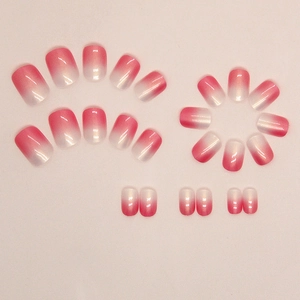 Faux ongles carrés courts avec dégradé rose et finition perlée aurore élégante