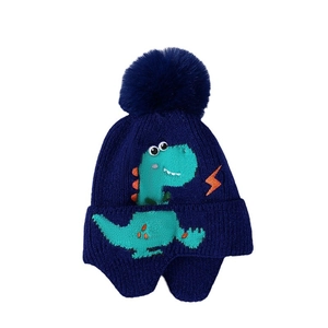 Cappello bimbo in maglia blu scuro con dinosauro, paraorecchie e grande pompon morbido