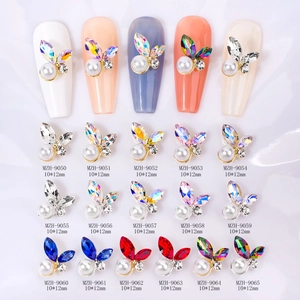 Stereoscopische 3D vlinder nagel charms met aurora kristallen en parels, 10x12 mm