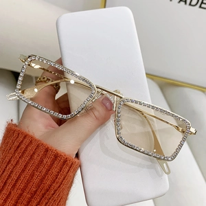 Gafas de sol rectangulares sin montura doradas con brillantes diamantes de imitación