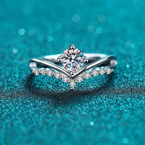 925 Sterling Silver V Shaped Moissanite Ring For Women Round Four Prong Setting Zirconia Pave Wedding Engagement Jewelry Ring