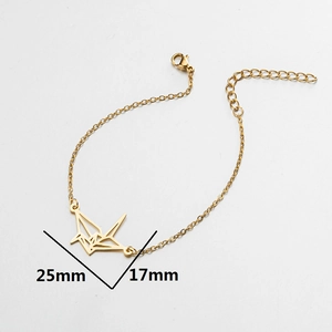 Minimalistische origami kraanvogel armband van goudkleurig roestvrij staal met maten