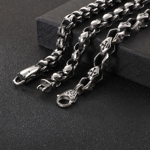 Ensemble collier et bracelet gothique en acier titane pour homme avec croix gravée