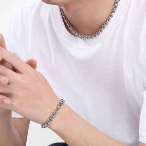Minimalistisches Set aus Edelstahl-Halskette und Armband mit Doppelgliedern in Silber