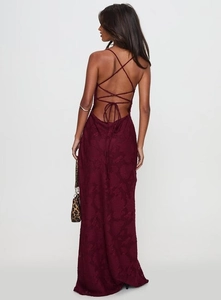 Detail of cross-straps on the back of a wine red jacquard backless bodycon maxi dress
