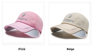 Détail de casquettes en maille rose et beige avec visières latérales rétractables d'été