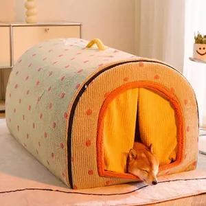 Cama para perros de felpa semicerrada con diseño de túnel y asa para el calor invernal