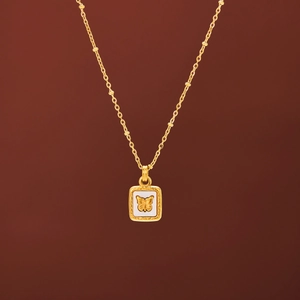 Collier Pendentif Papillon Vintage Acier Titane Plaqué Or Nacre Blanche Carré Bijoux Pour Femmes