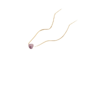 Minimalist golden chain necklace featuring a polished heart-shaped amethyst gemstone pendant