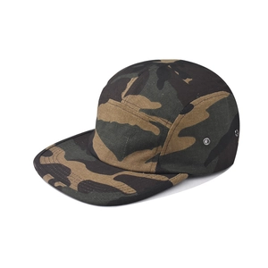 Classic cotton woodland camouflage five-panel camper cap with flat brim and metal eyelets