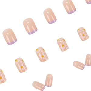Faux ongles avec pointes French violettes et motifs marguerites blanches sur base rose