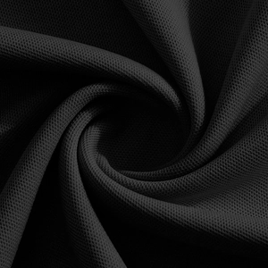 Nahaufnahme von schwarzem atmungsaktivem Mesh-Gewebe mit feiner Strickstruktur für Poloshirts