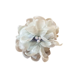 Elegant ivory lace flower hair claw with pearl center for women hairstyle