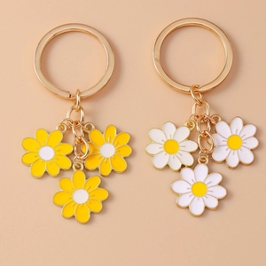 Daisy Flower Keychain Zinc Alloy Enamel Charms Gold Tone Sweet Floral Key Ring Bag Pendant For Women Girls