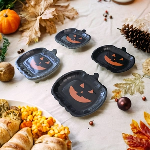 Zwarte pompoen papieren bordjes voor Halloween feest, leuke wegwerp bordjes voor kinderen.
