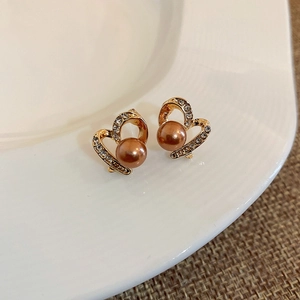 French vintage heart earrings with rose gold pearl and pavé crystals in gold setting