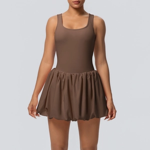 Sleeveless dark brown two-piece tennis dress with high waist pleats for sports and yoga