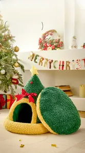 Dettaglio della cuccia per animali a forma di albero di Natale con cuscino morbido