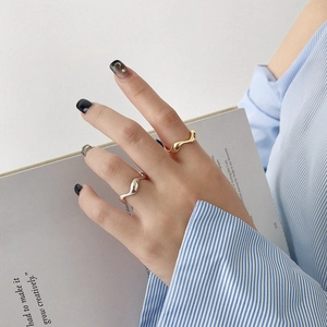 Minimalist S925 sterling silver rings with irregular wavy design in gold and silver finish