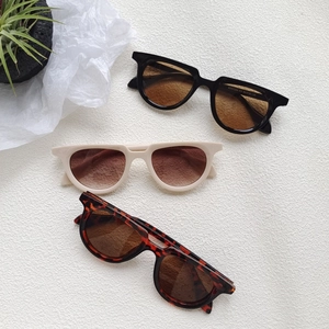 2025 trendy retro rectangle sunglasses in black, cream, and tortoiseshell acetate