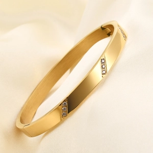 Minimalist 18K gold-plated stainless steel 6mm bangle featuring stylish slanted inset crystals
