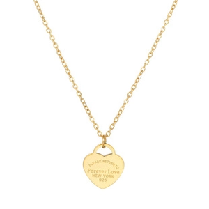 Détail du pendentif en cœur avec gravure Forever Love New York sur chaîne dorée