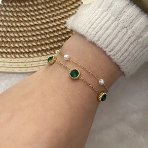 Double-layer gold stainless steel bracelet with green emerald stones and white pearls