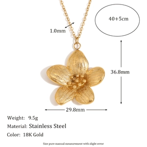 Collier vintage en acier inoxydable plaqué or 18K avec pendentif fleur au fini brossé