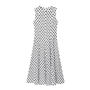 Abito midi bianco senza maniche a pois neri con silhouette svasata in stile retrò