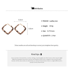 Tableau des tailles détaillé des boucles d'oreilles carrées léopard avec dimensions et poids