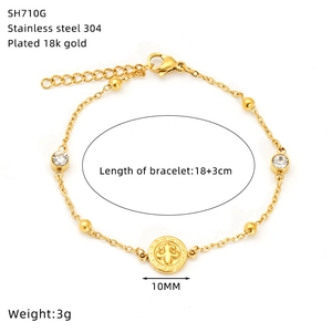 Detail view of 18K gold plated stainless steel bracelet with 18+3cm length and 10mm medallion