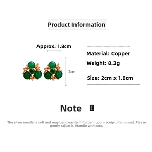 Spécifications des boucles d'oreilles fleur triangle en cuivre avec poids et taille