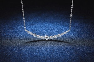 Makroaufnahme der 1.1ct D-Farbe Moissanit-Lächeln-Kette aus s925 Silber für Damen