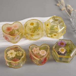 Boîtes de rangement en résine avec fleurs séchées en formes de cœur et hexagone
