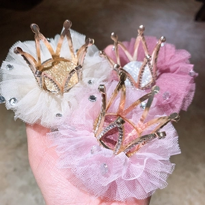 Tre graziose clip per capelli a corona di strass con base in tulle per bambine principessa