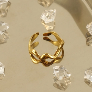 Bague ouverte en acier inoxydable doré 18 carats avec design géométrique ondulé moderne