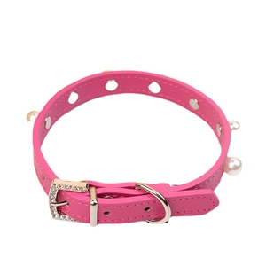 Collier réglable en cuir rose pour animaux avec perles blanches et boucle en strass