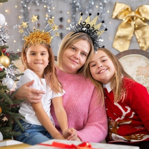 Black and gold New Year headbands with tinsel stars and crown designs for party